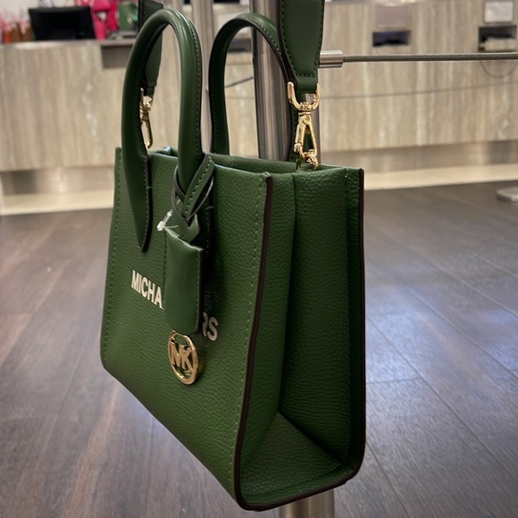 Michael Kors Mirella Small Pebbled Leather Shopper Crossbody XBODY Bag MK

NWT - Picture 3 of 16